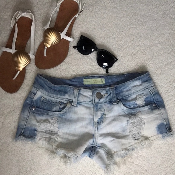 ALMOST FAMOUS PREMIUM Pants - SOLD❗️ALMOST FAMOUS PREMIUM distressed jean shorts